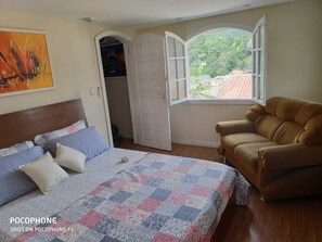 2 chambres, fer et planche à repasser, Wi-Fi, draps fournis