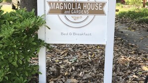Exterior - Magnolia House & Gardens (Clover)