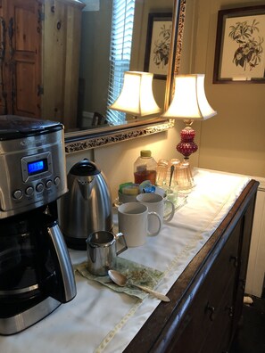 Free daily full breakfast - Magnolia House & Gardens (Clover)