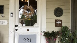 Exterior - Magnolia House & Gardens (Clover)