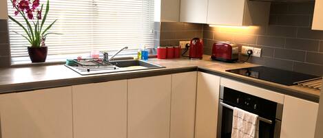 Microwave, dishwasher, coffee/tea maker, cookware/dishes/utensils