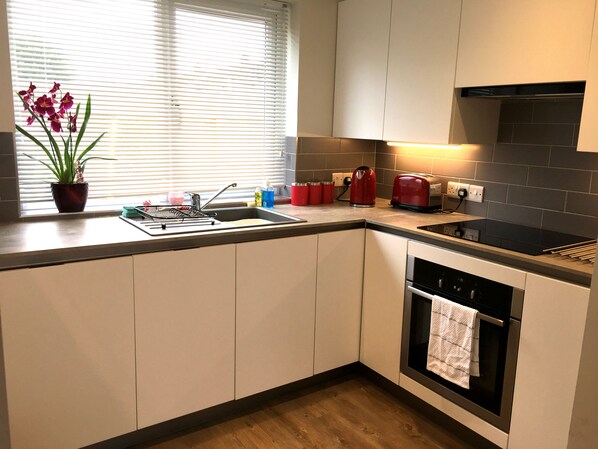 Microwave, dishwasher, coffee/tea maker, cookware/dishes/utensils