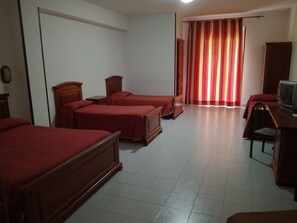 1 bedroom, in-room safe, desk, free cribs/infant beds