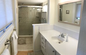 Shower, hair dryer, towels, soap - Sawgrass Condo - New Gourmet Kitchen! (Ponte Vedra Beach)