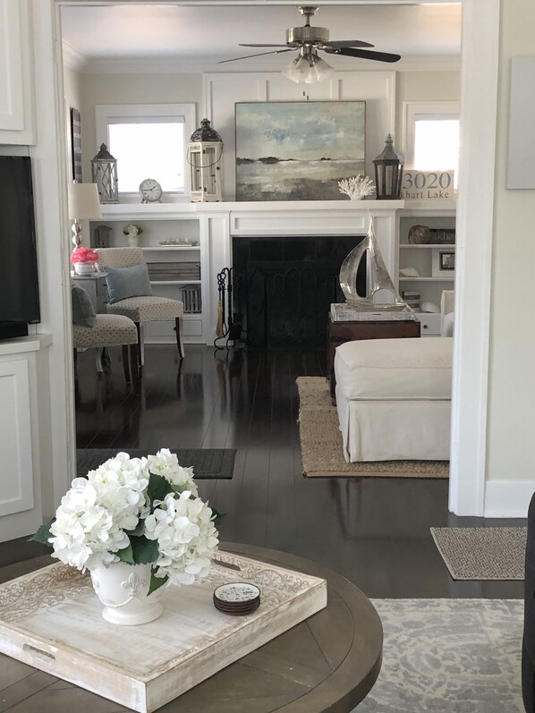 Smart TV, DVD player, video library