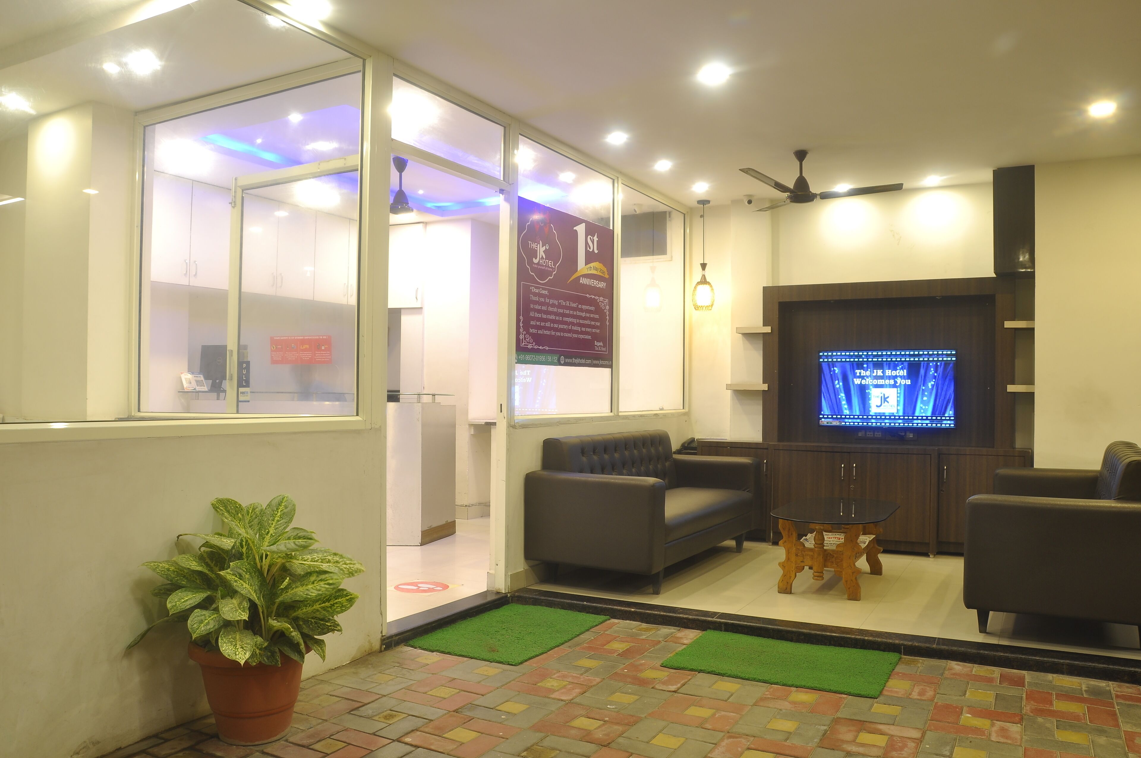 Lobby lounge