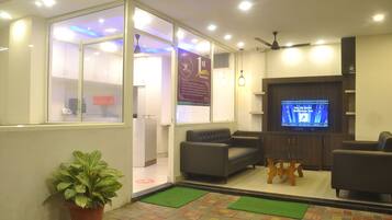 Lobby lounge