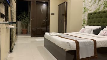 Superior Double Room, 1 Katil Kelamin (Double), Accessible, Balcony | 1 bilik tidur, cadar kapas Mesir, peralatan tempat tidur premium 