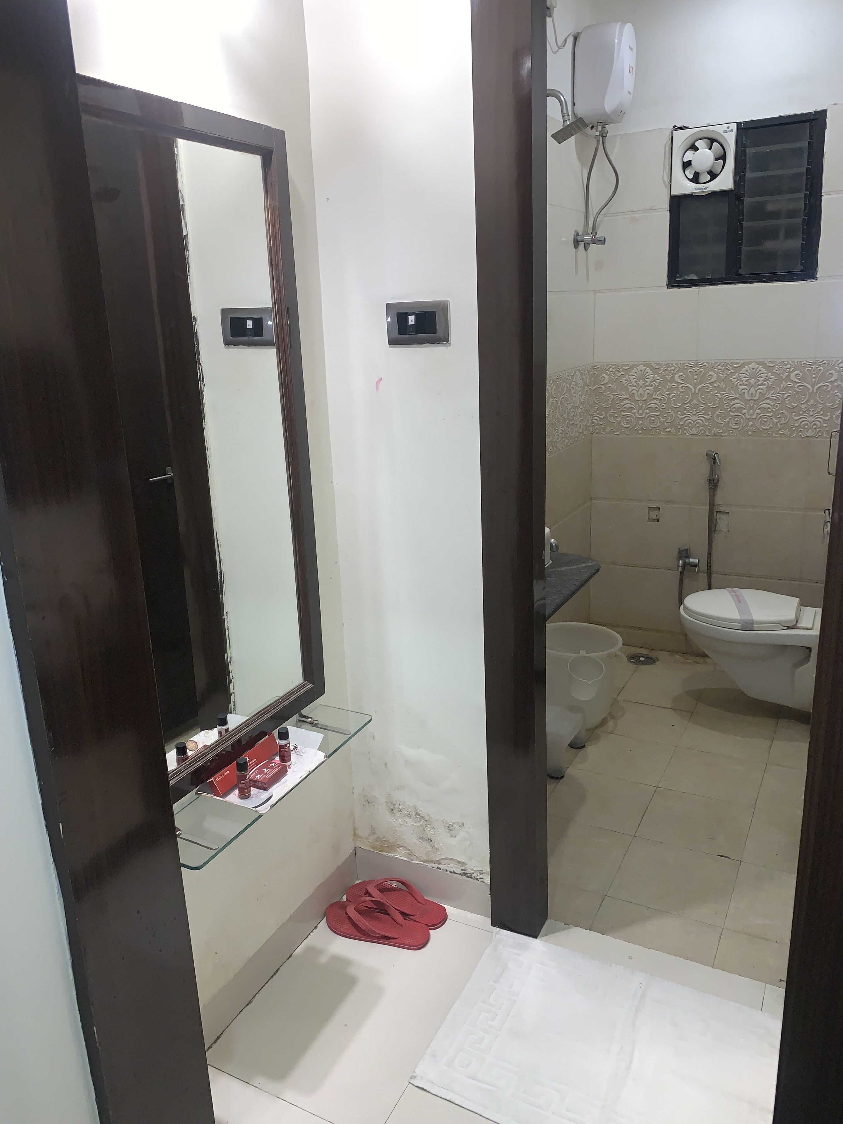 Habitación Deluxe doble, vistas a la ciudad | Baño | Ducha y cabezal de ducha tipo lluvia