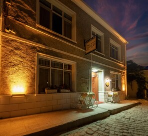 Front of property - Hotel Lime Bozcaada (Bozcaada)