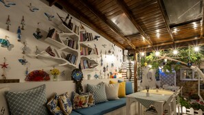 Terrace/patio - Hotel Lime Bozcaada (Bozcaada)