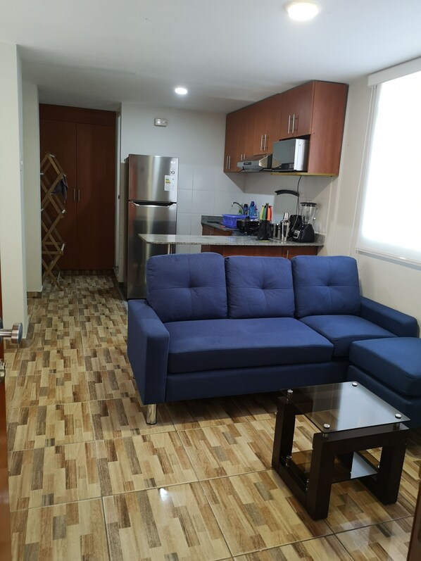 Télévision, lecteur de DVD, vidéothèque, chaîne hi-fi