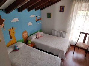6 chambres, bureau, fer et planche à repasser, Wi-Fi