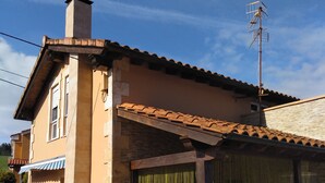 A two-story house with a tiled roof, a chimney, and a satellite dish. - Casa Rinconeda Promotion from August 1 to 13 (Polanco)