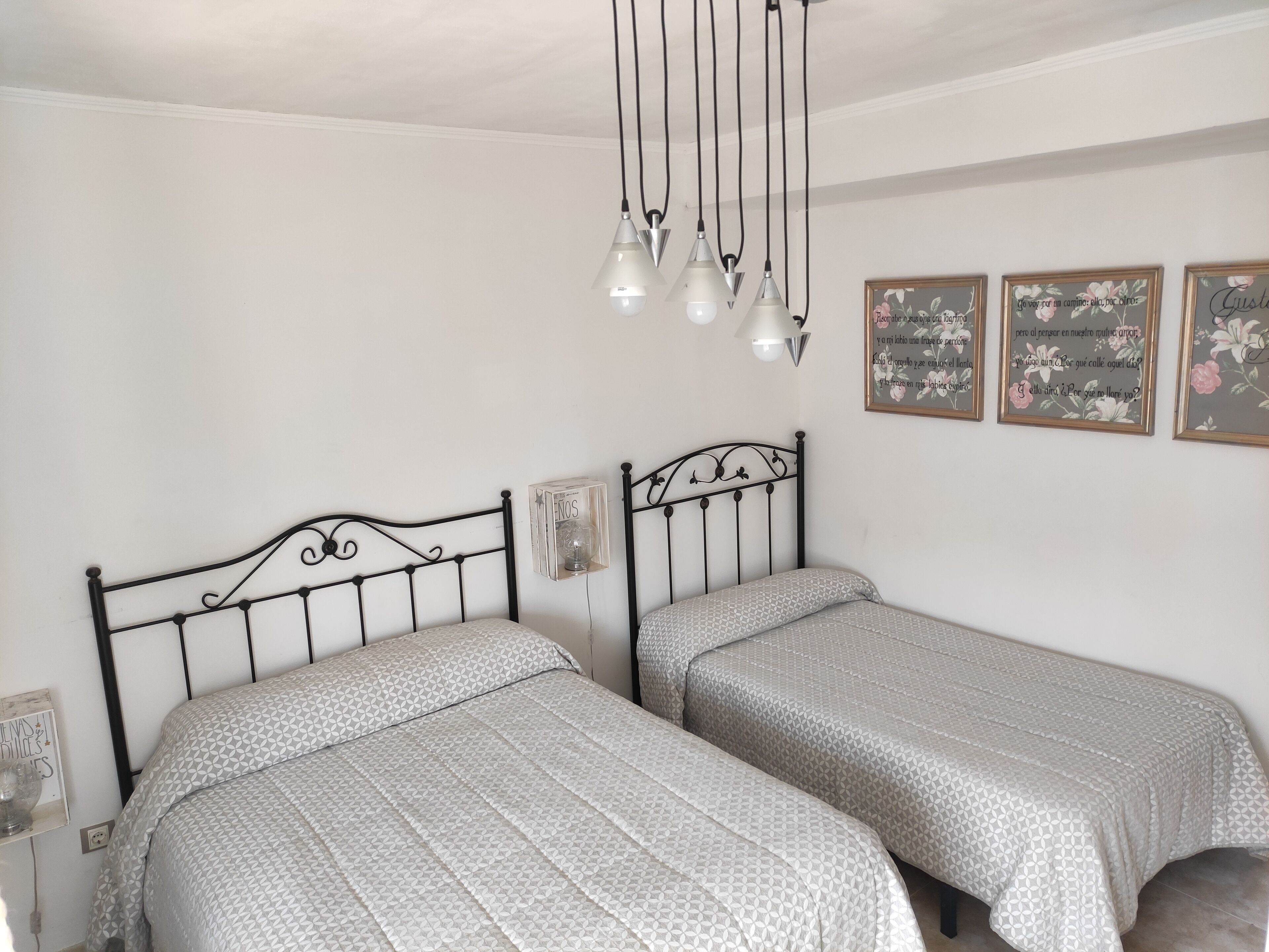 6 makuuhuonetta, työpöytä, silitysrauta/-lauta, Wi-Fi