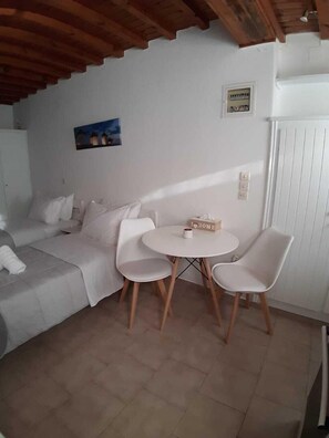 1 bedroom, iron/ironing board, WiFi, bed sheets - Lovely Alice's house (Mikonos)