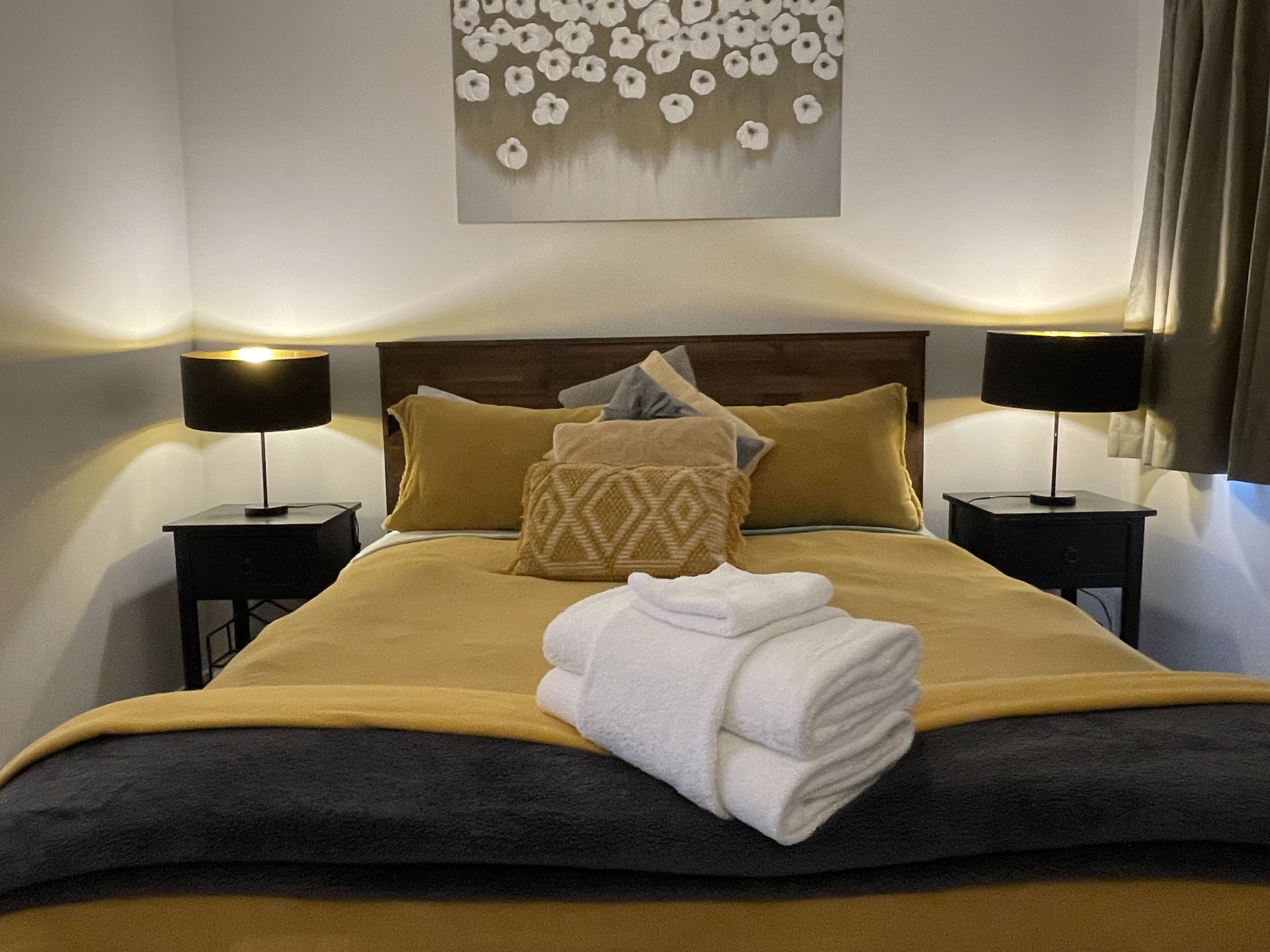 Superior Apartment | Premium bedding, individually decorated, desk, laptop workspace