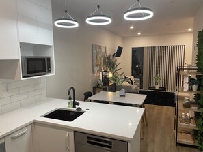 Deluxe Townhome | Living area | 32-inch LED TV with digital channels, TV, Netflix - Flatbush Holiday Accommodation (Auckland)