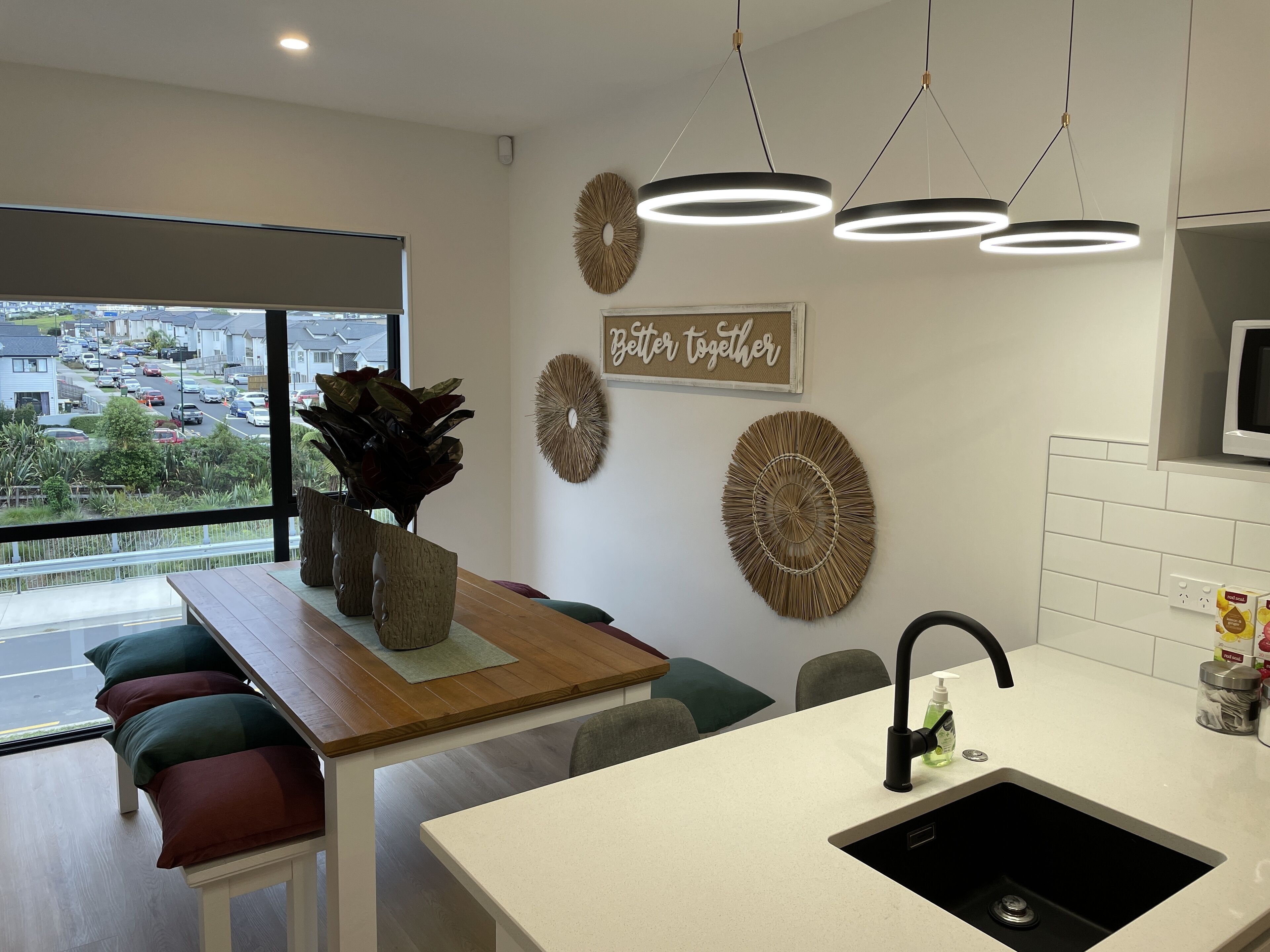 Townhome Deluxe | Vardagsrum | 32-tums LED-tv med digitalkanaler, tv och Netflix