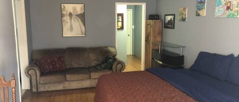 2 多间卧室、熨斗/熨衣板、上网接入、床单