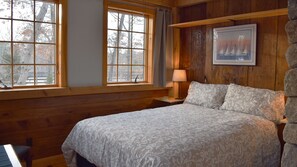 2 bedrooms, desk, iron/ironing board, WiFi