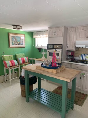 Fridge, microwave, oven, coffee/tea maker
