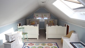 2 bedrooms, iron/ironing board, WiFi