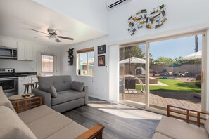 Smart TV, fireplace, video games, DVD player - Family Fun Vacation, Heated Pool, Spa, Game Room, Sauna, Putting Green... (Tucson)