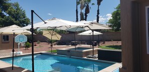 Outdoor pool, a heated pool - Family Fun Vacation, Heated Pool, Spa, Game Room, Sauna, Putting Green... (Tucson)