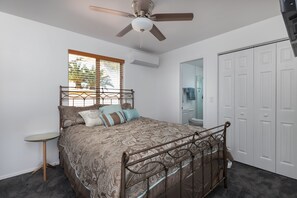 2 bedrooms, in-room safe, desk, iron/ironing board