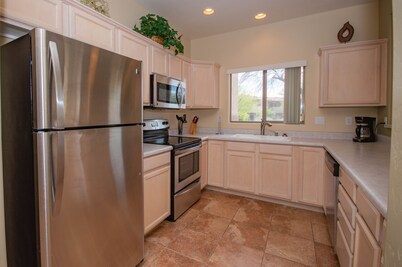 STEPS From the Pool! Relax in your Comfy Pool-side Condo!