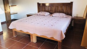 Habitación básica doble, 1 cama King size, vista a la alberca | Wifi gratis