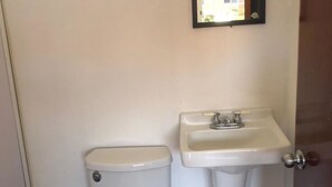Regadera, amenidades de baño gratuitas, toallas