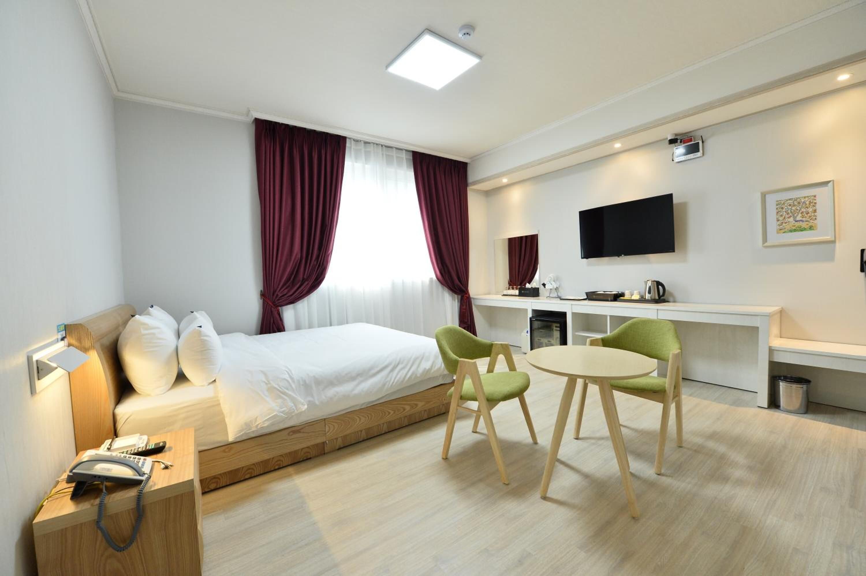 1 bedroom, minibar, in-room safe, individually furnished