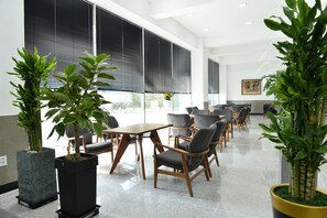 Lobby sitting area - Gwangju Tourist Hotel (Gwangju)