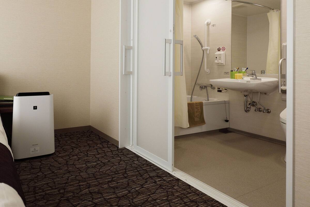 twin room, non smoking (2 small double beds) | bathroom | free toiletries, hair dryer, slippers, bidet