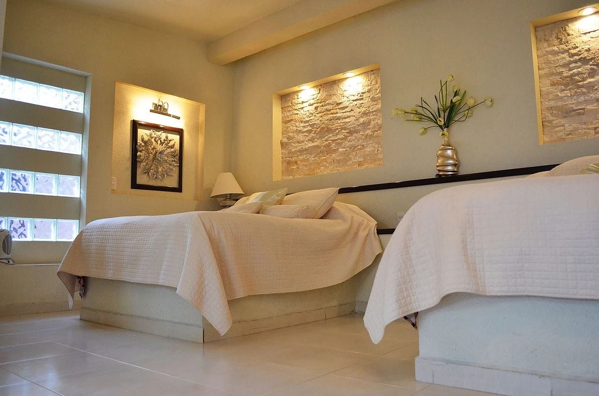 Habitación cuádruple, 2 camas matrimoniales, para no fumadores | Tabla de planchar con plancha y ropa de cama 