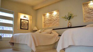 Quadruple Room, 2 Double Beds, Non Smoking | Iron/ironing board (on request), bed sheets - Posada Los Ahuehuetes (Teotihuacan)