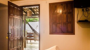 Minibar, iron/ironing board, free WiFi, bed sheets - OYO Pousada Castanheira De Trancoso (Porto Seguro)