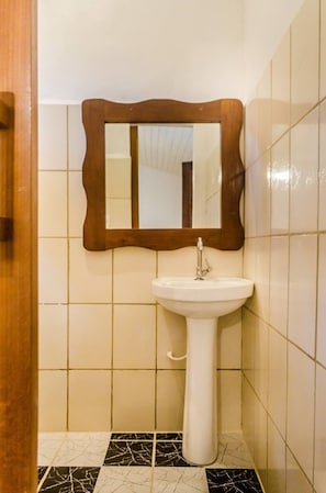 Bathroom - OYO Pousada Castanheira De Trancoso (Porto Seguro)