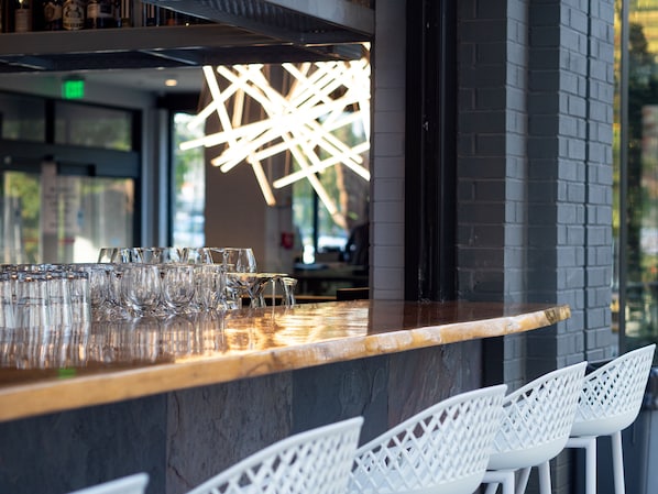 Bar (on property) - Hotel Indigo Chattanooga - Downtown by IHG (Chattanooga)