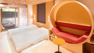 Down comforters, in-room safe, free WiFi, bed sheets