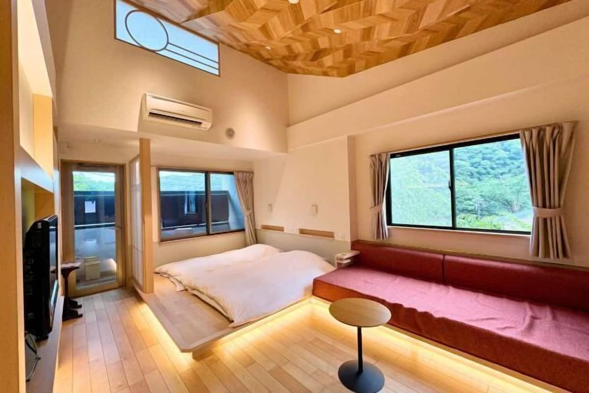 1 bedroom, down duvets, in-room safe, free WiFi