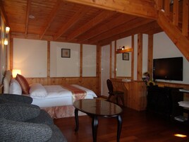Habitación cuádruple | Escritorio