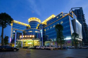 Front of property – evening/night - Oriental Royal Hotel (Guangzhou)