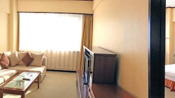 In-room safe, desk, blackout drapes, soundproofing