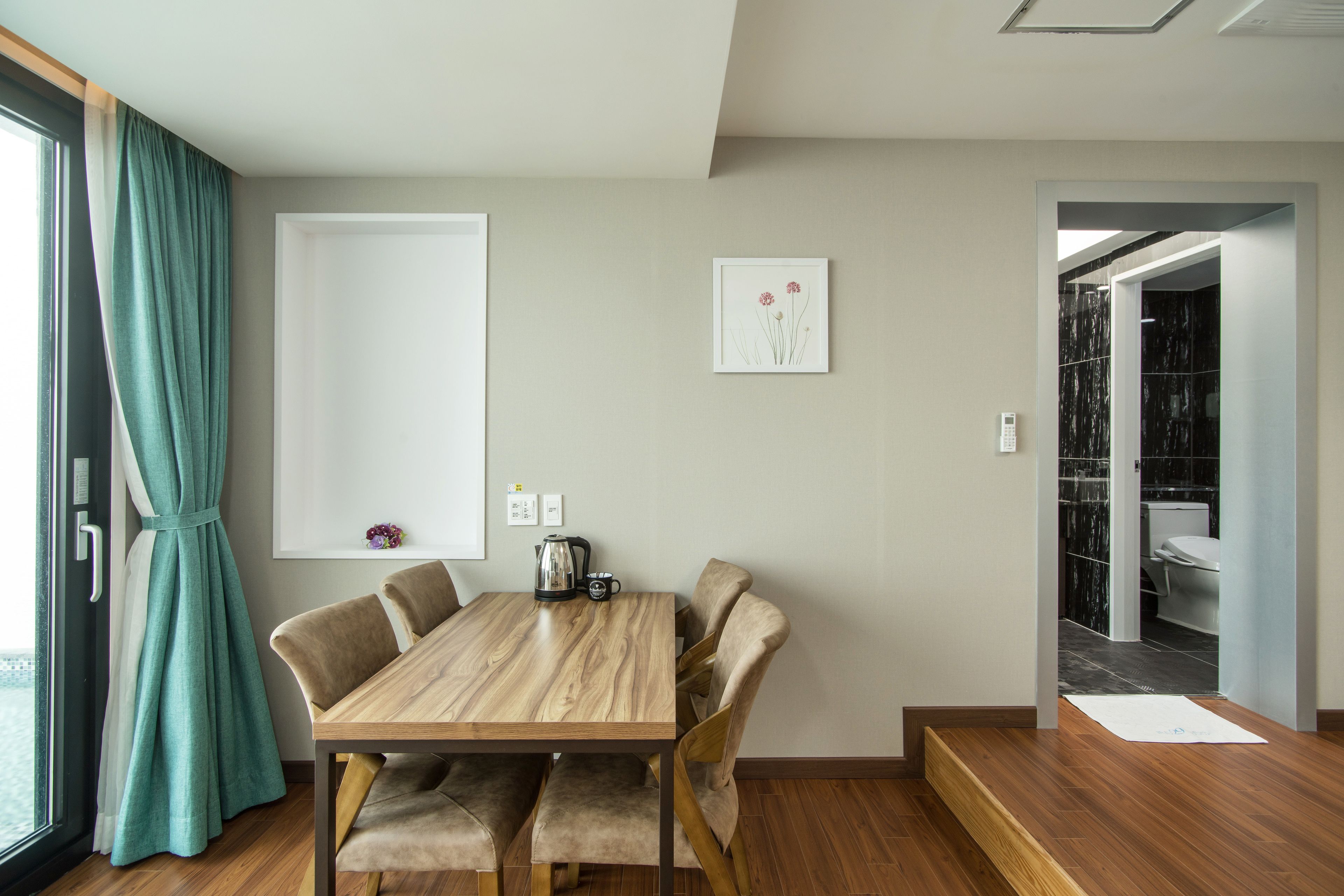 Deluxe Duplex (44 PY - Extra fee from 5th person on site/ KRW 100,000 for hot private pool) | In-room dining