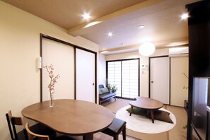 2 Bedrooms House | Living area | Flat-screen TV