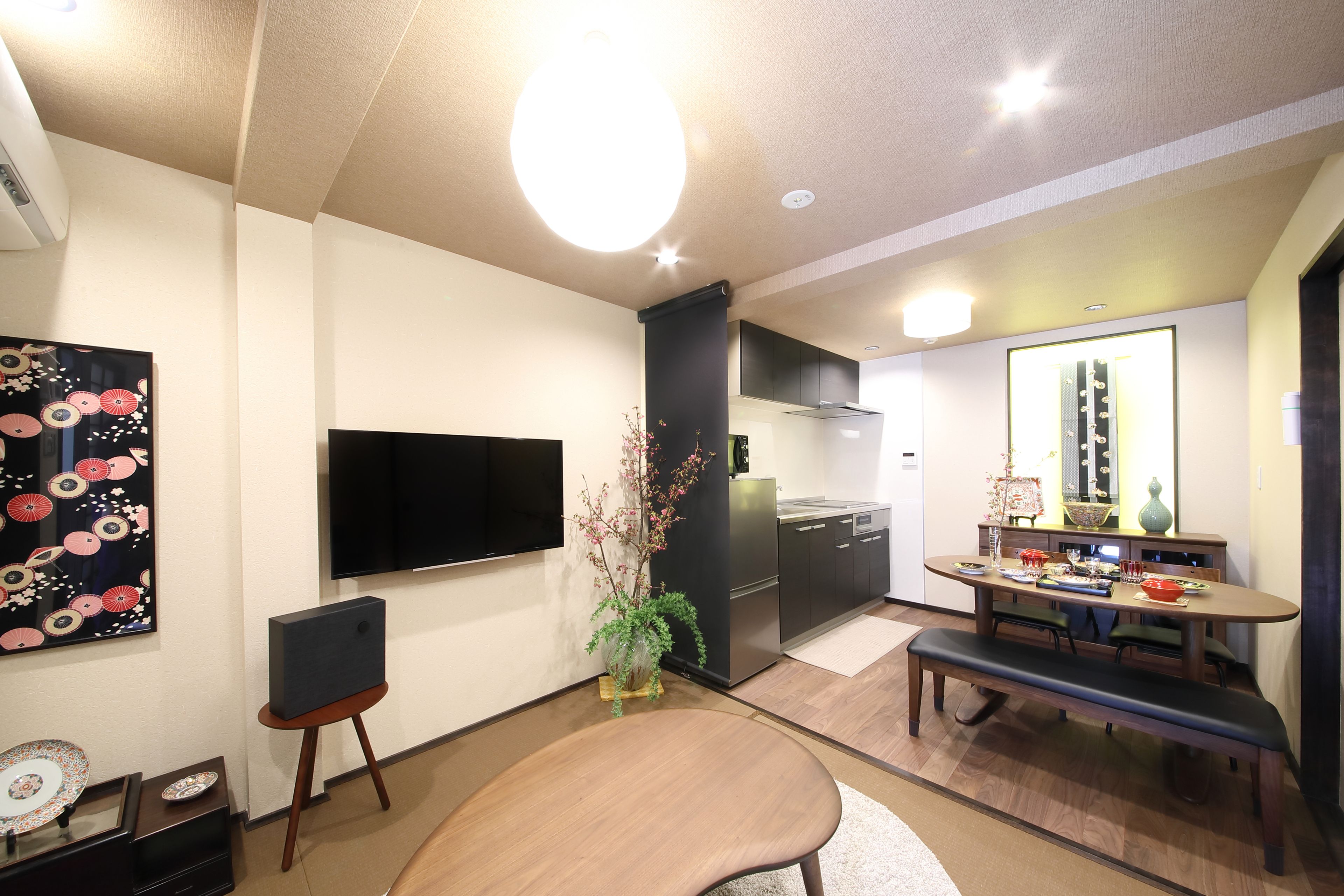 2 Bedrooms House | Living area | Flat-screen TV