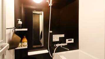 2 Bedrooms House | Bathroom | Separate tub and shower, deep soaking tub, free toiletries, hair dryer